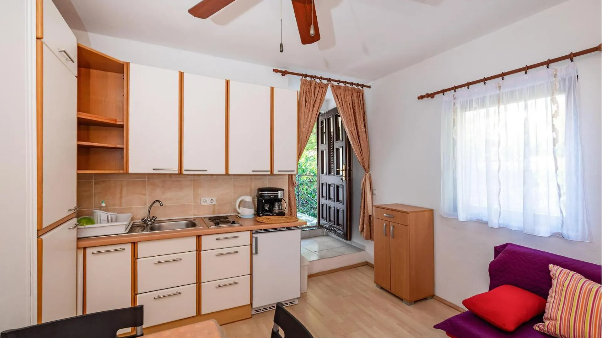 Beach Front Apartment In Rovanjska With Wifi