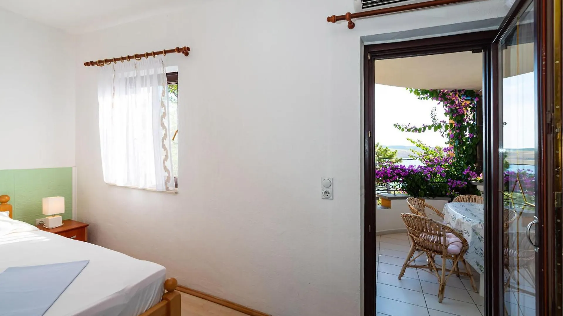 Beach Front Apartment In Rovanjska With Wifi