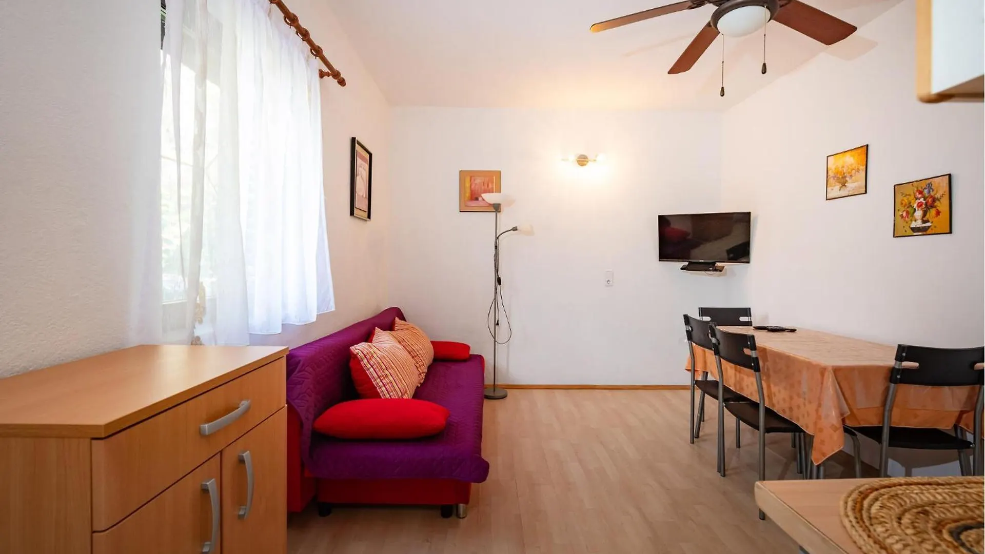 Beach Front Apartment In Rovanjska With Wifi 0*,  Chorvatsko