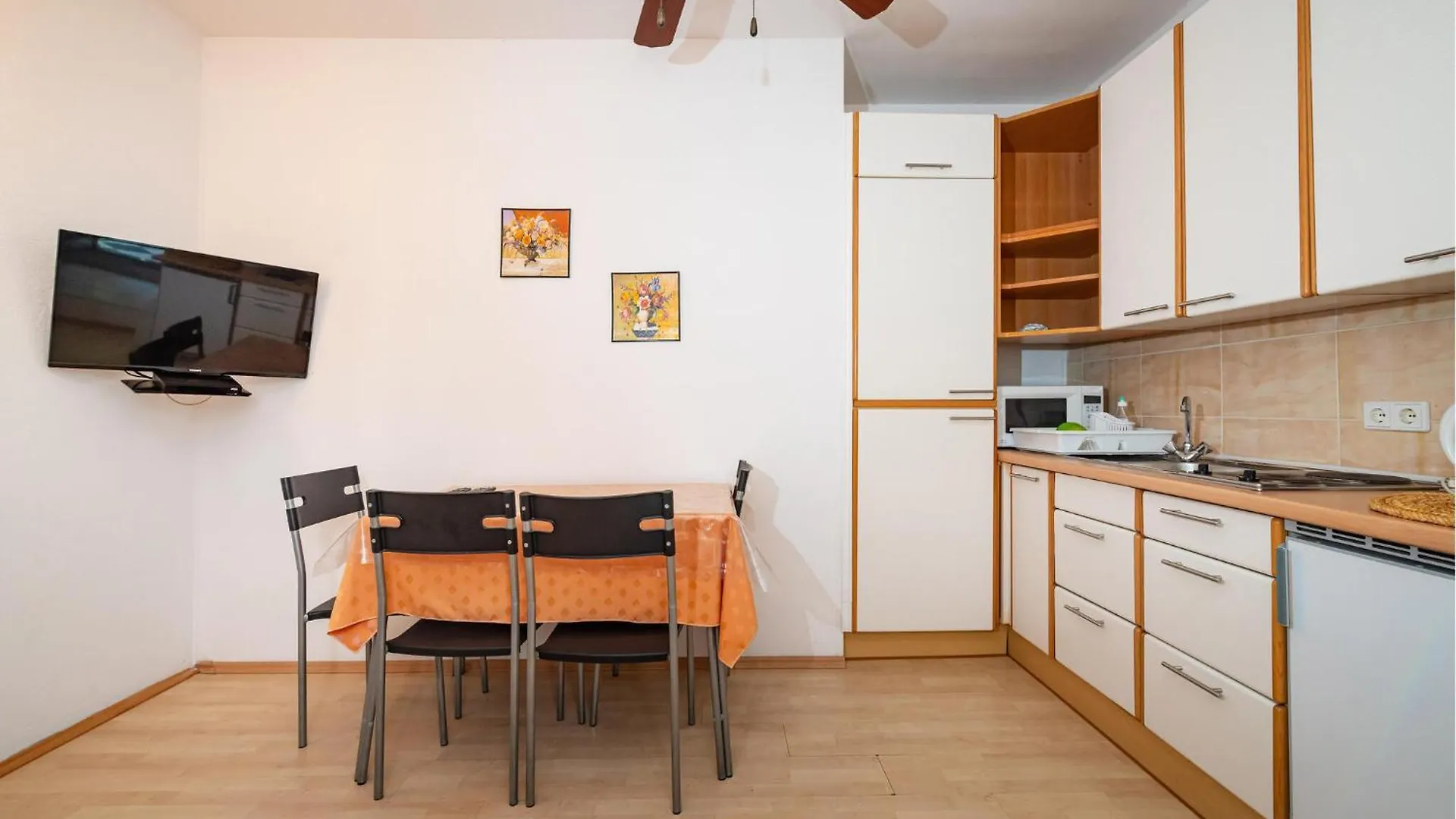 Beach Front Apartment In Rovanjska With Wifi